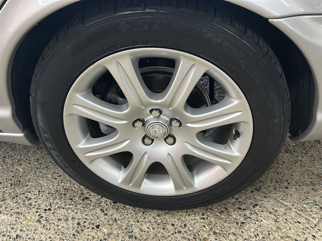 Used 2004 Jaguar XJ8 image 9