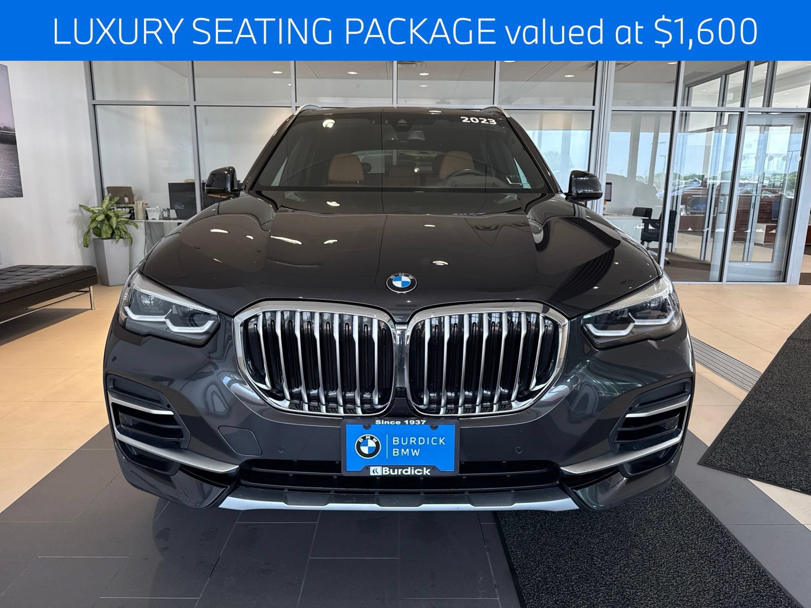 Used 2023 BMW X5 xDrive40i w/ Luxury Seating Package AWD/4WD image 2