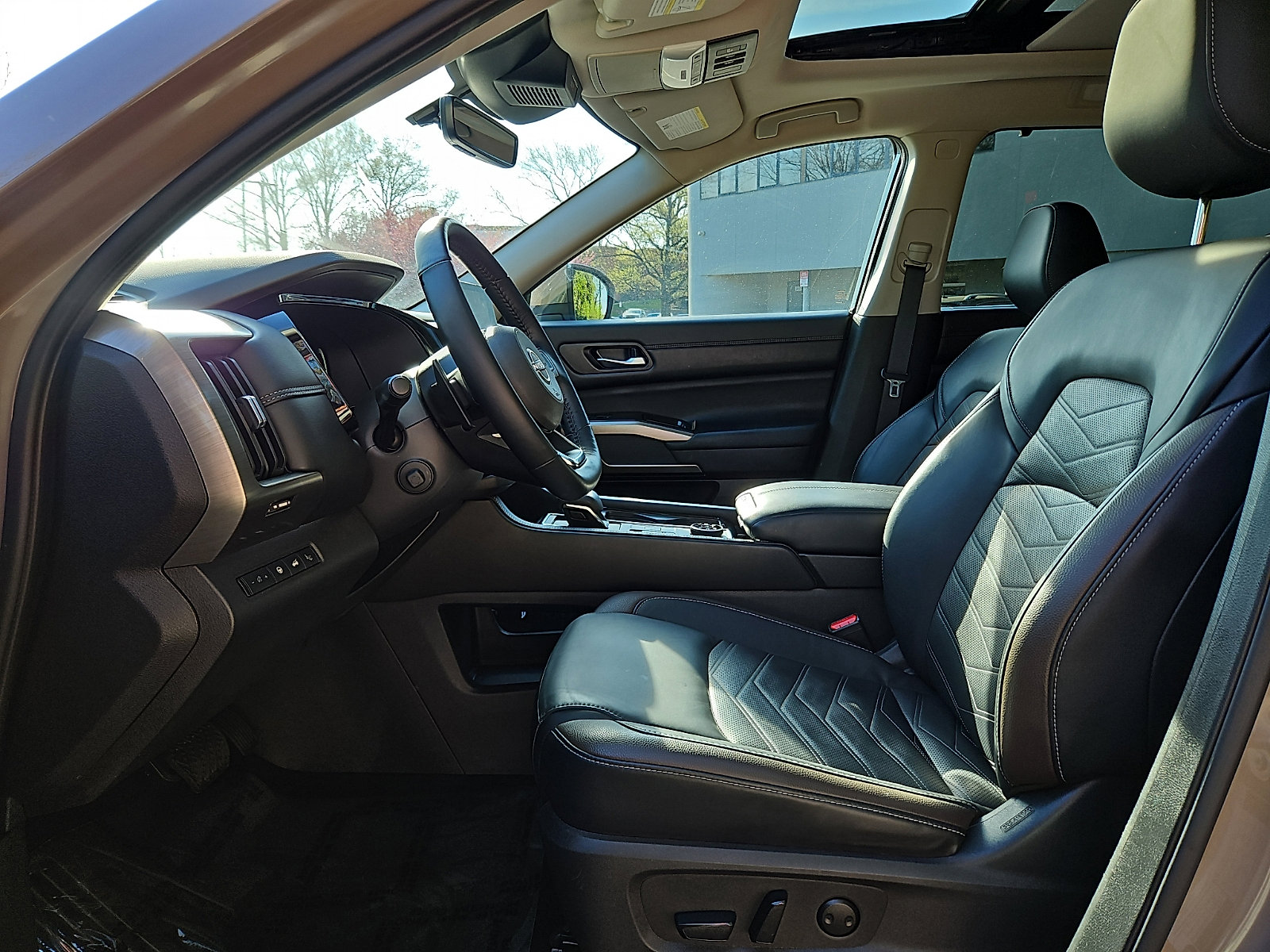 Certified 2023 Nissan Pathfinder Platinum w/ Black Appearance Package AWD/4WD image 12