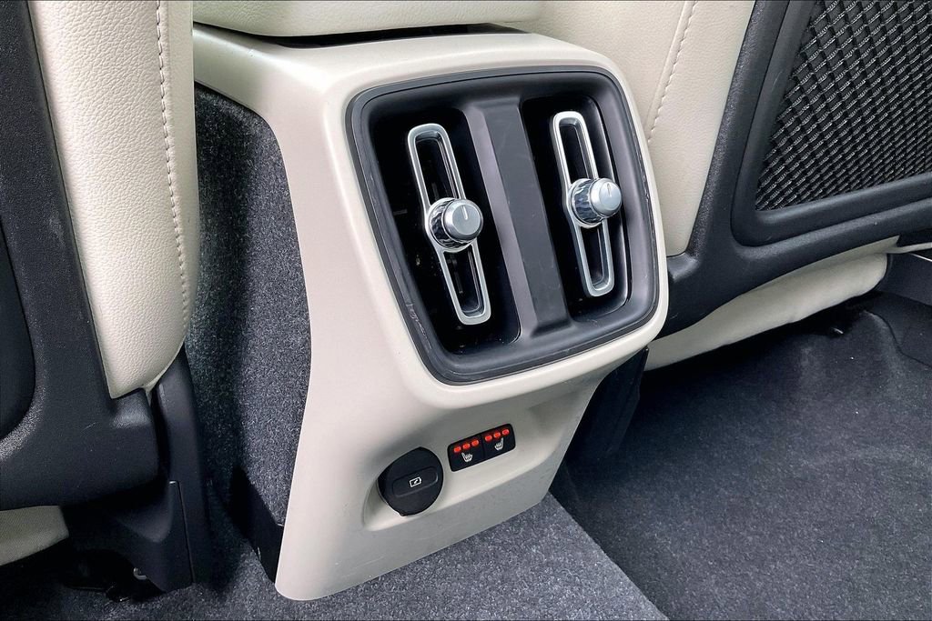Certified 2023 Volvo XC40 B5 Plus w/ Climate Package image 10