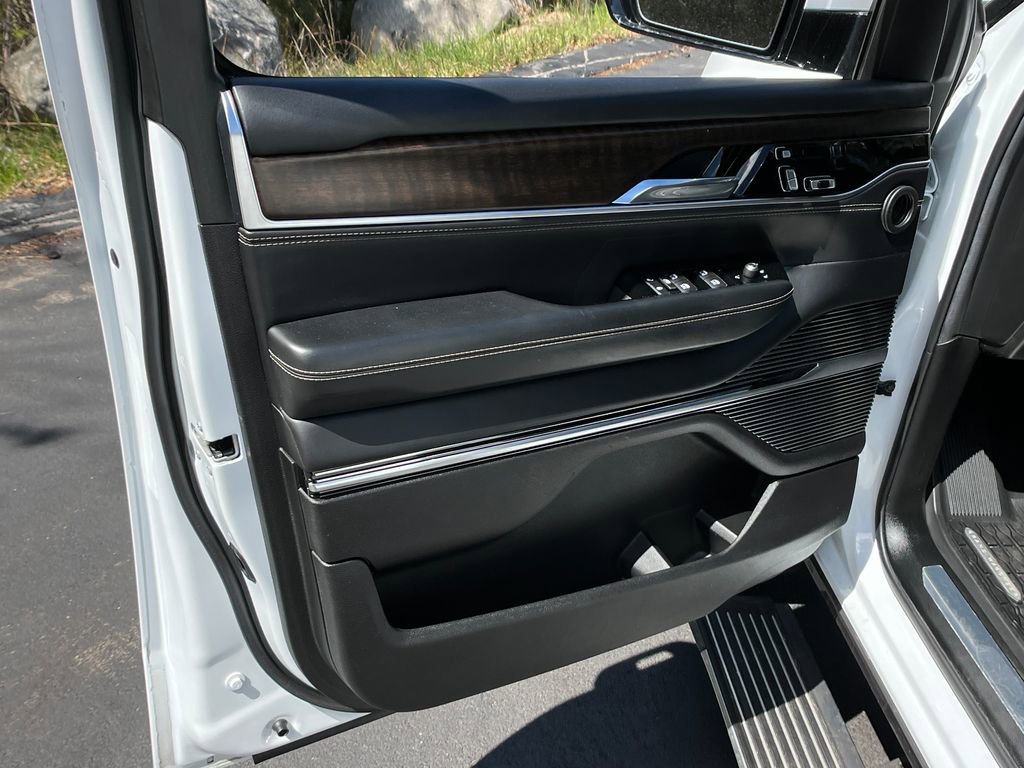 Used 2022 Jeep Grand Wagoneer Series I w/ Flexible Seating Group AWD/4WD image 11