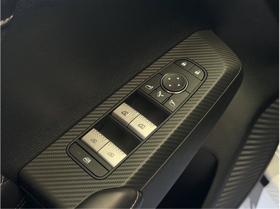 Used 2025 Mitsubishi Outlander 4WD Plug-In Hybrid image 11