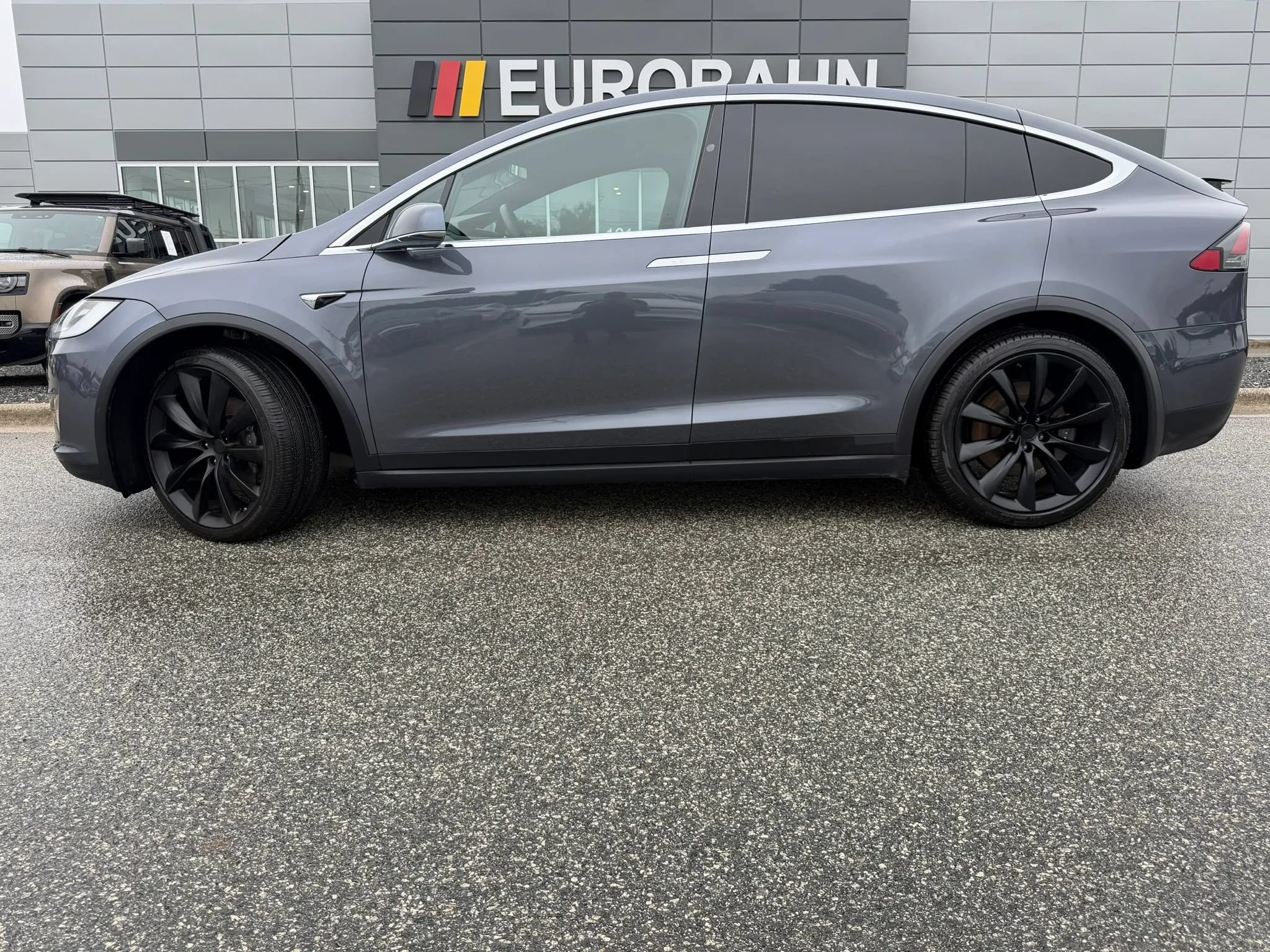 Used 2021 Tesla Model X Long Range AWD/4WD image 2