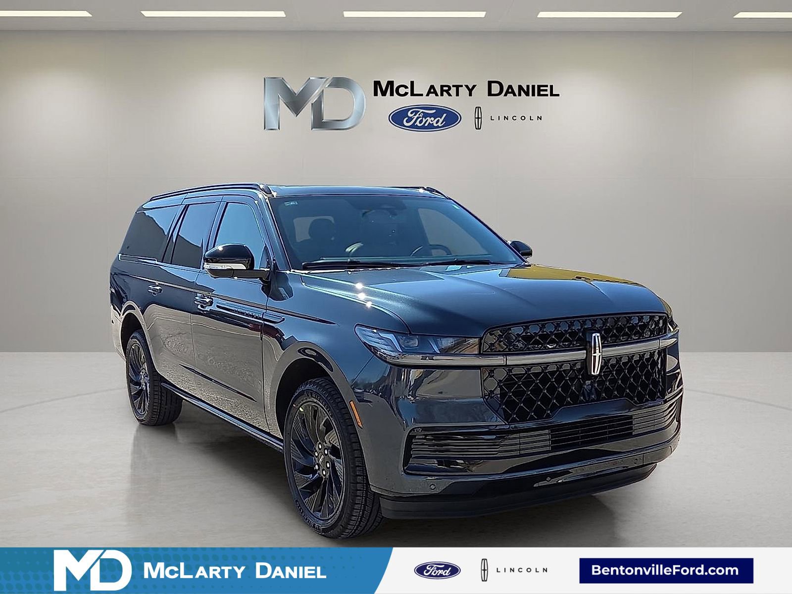 New 2026 Lincoln Navigator L Reserve w/ Jet Appearance Package image 1