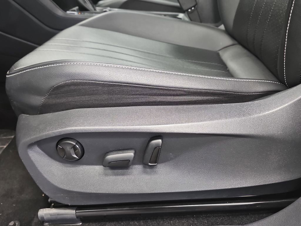 Used 2024 Volkswagen Tiguan SE image 27