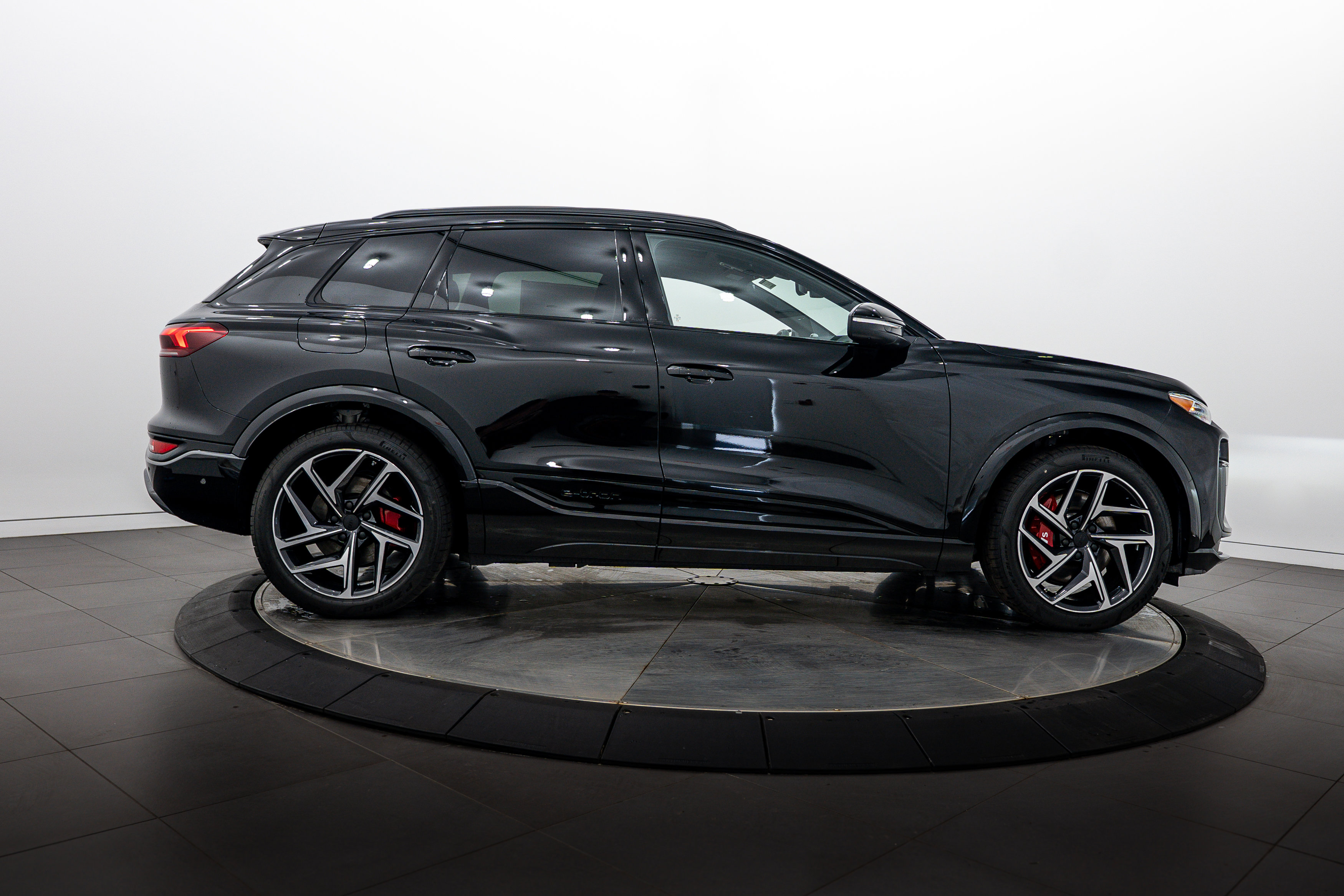 New 2027 Audi SQ6 e-tron Premium Plus AWD/4WD image 3