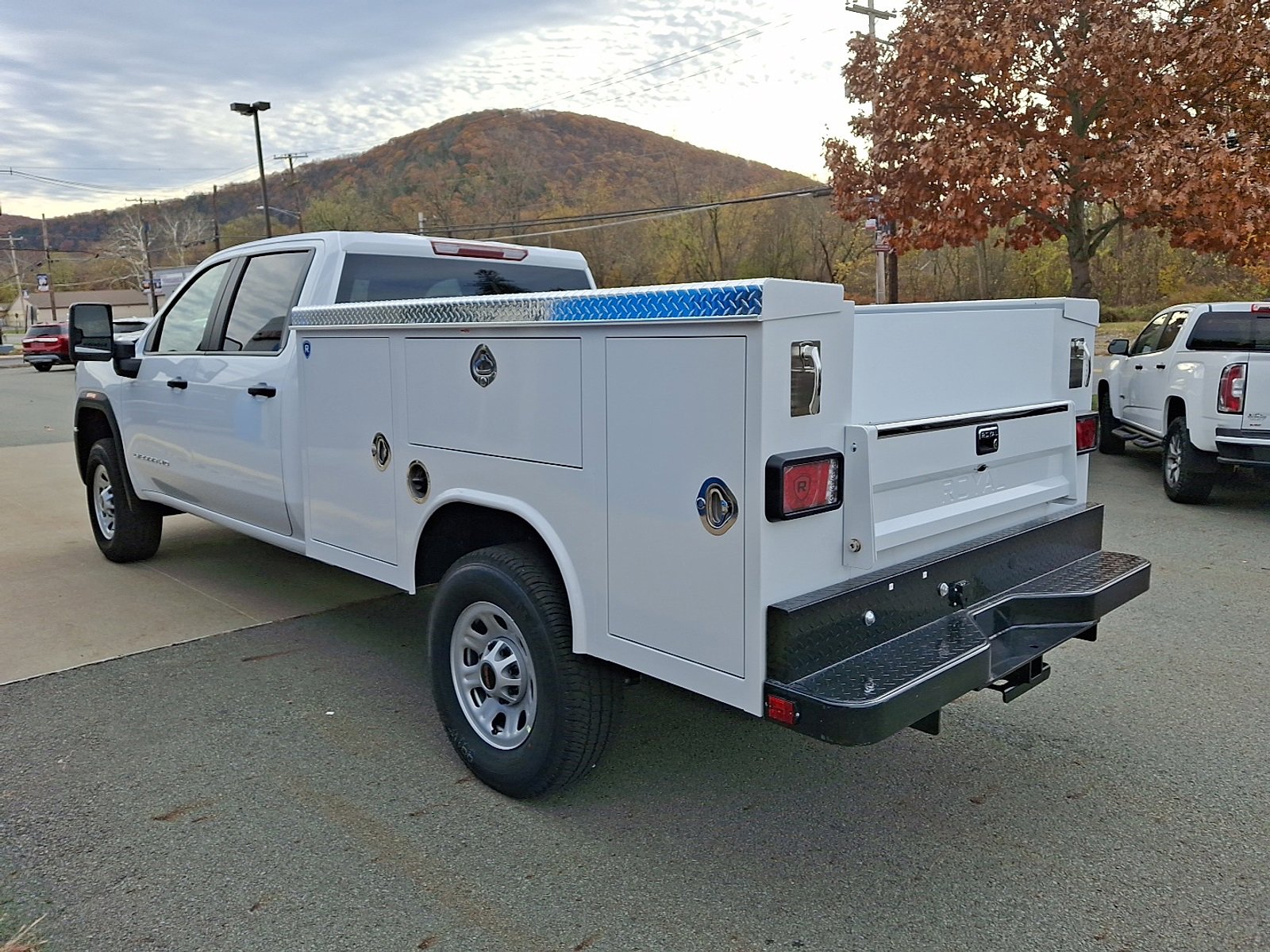 New 2026 GMC Sierra 3500 Pro w/ Convenience Package image 4