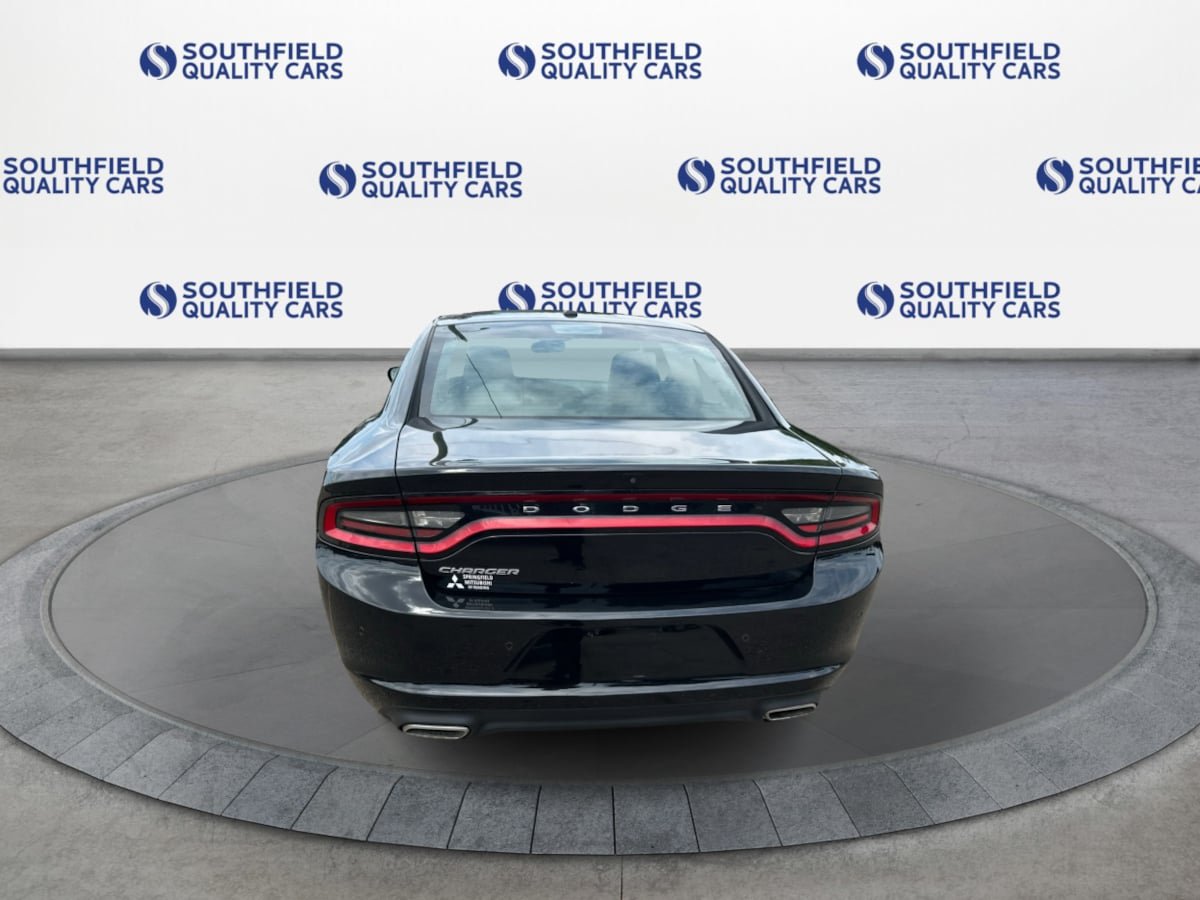 Used 2020 Dodge Charger SXT w/ Leather Interior Group RWD image 5