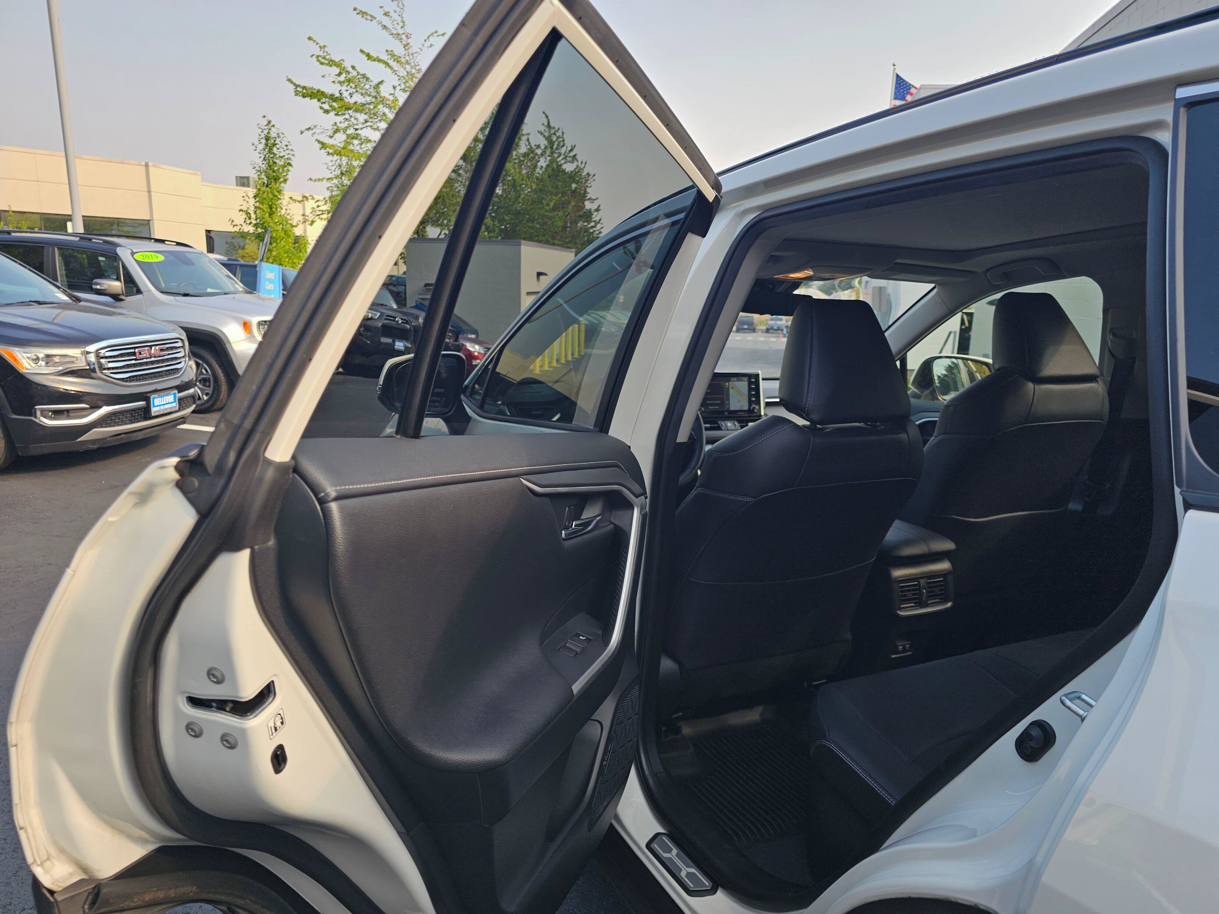 Used 2020 Toyota RAV4 Limited AWD/4WD image 19