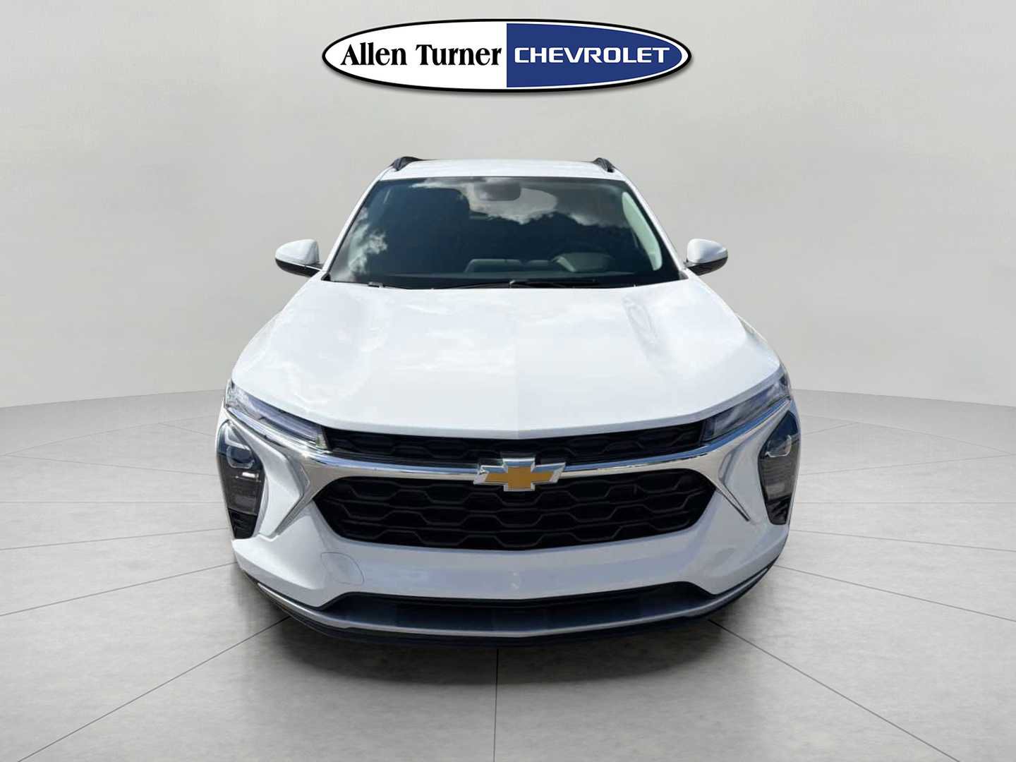 New 2026 Chevrolet Trax LT w/ Driver Confidence Package FWD image 2