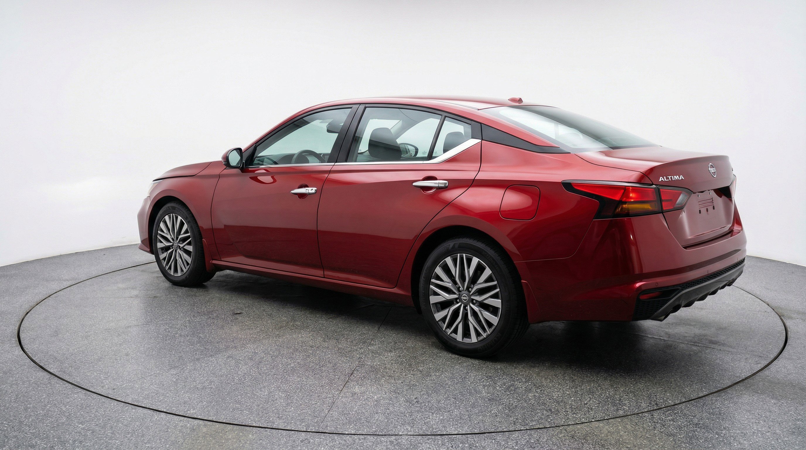 Used 2025 Nissan Altima 2.5 SV image 6