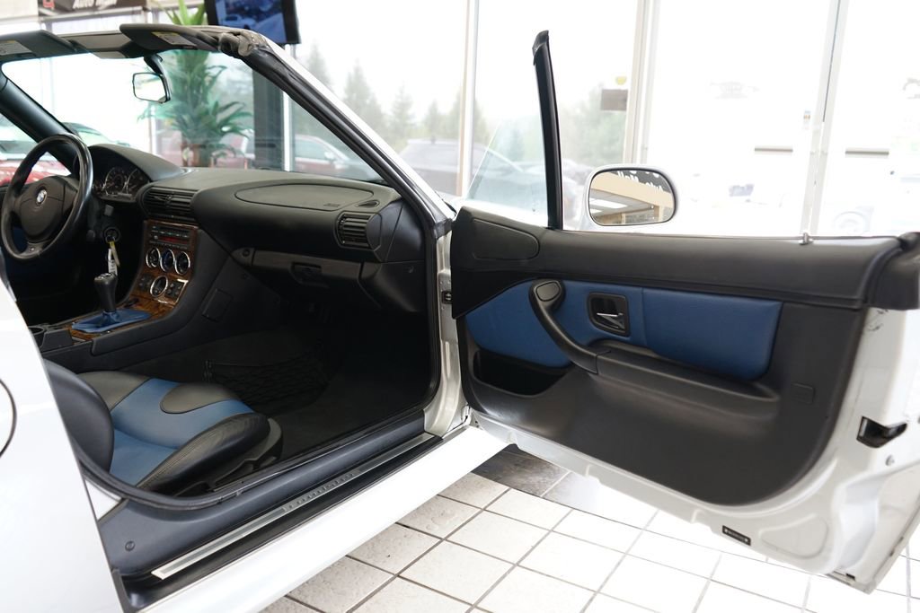 Used 2001 BMW Z3 3.0i RWD image 46