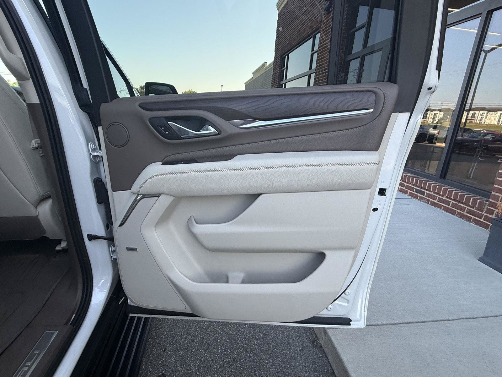 Used 2023 GMC Yukon XL Denali AWD/4WD image 25