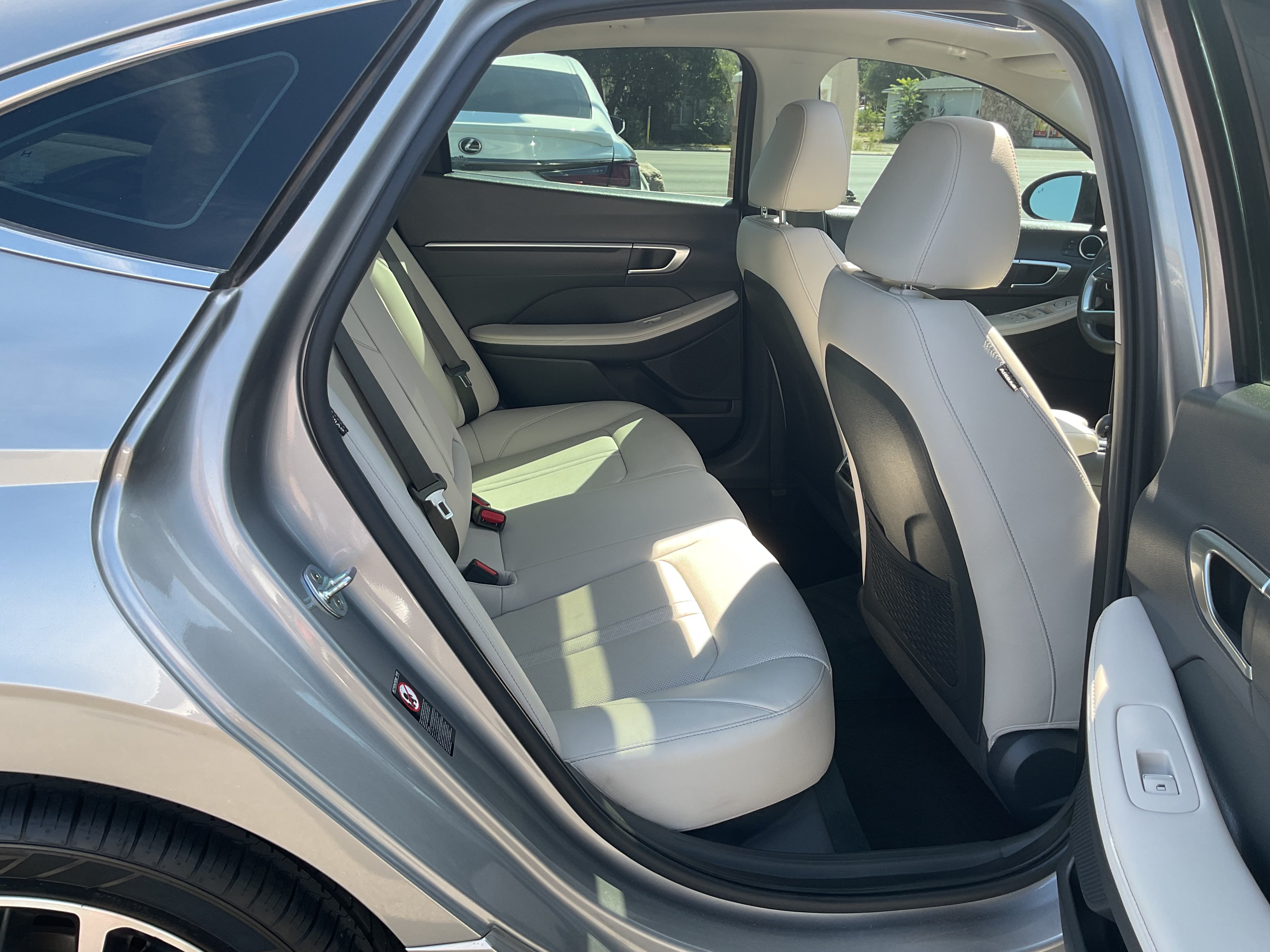 Used 2022 Hyundai Sonata Limited w/ Cargo Package FWD image 11