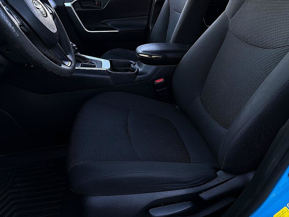 Used 2019 Toyota RAV4 LE FWD image 10