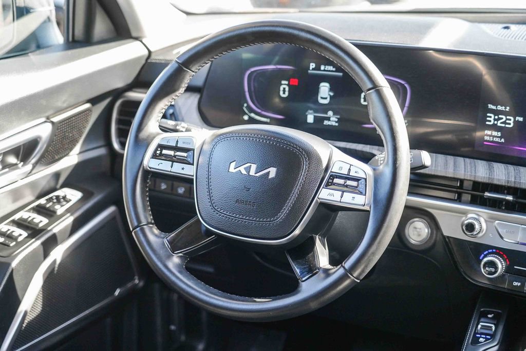 Used 2024 Kia Telluride EX w/ EX Captain's Chair Package image 19