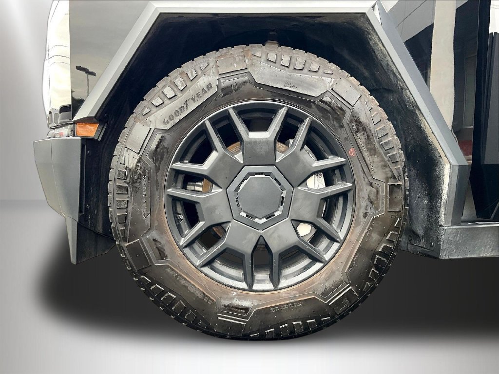 Used 2024 Tesla Cybertruck AWD Crew Cab image 29
