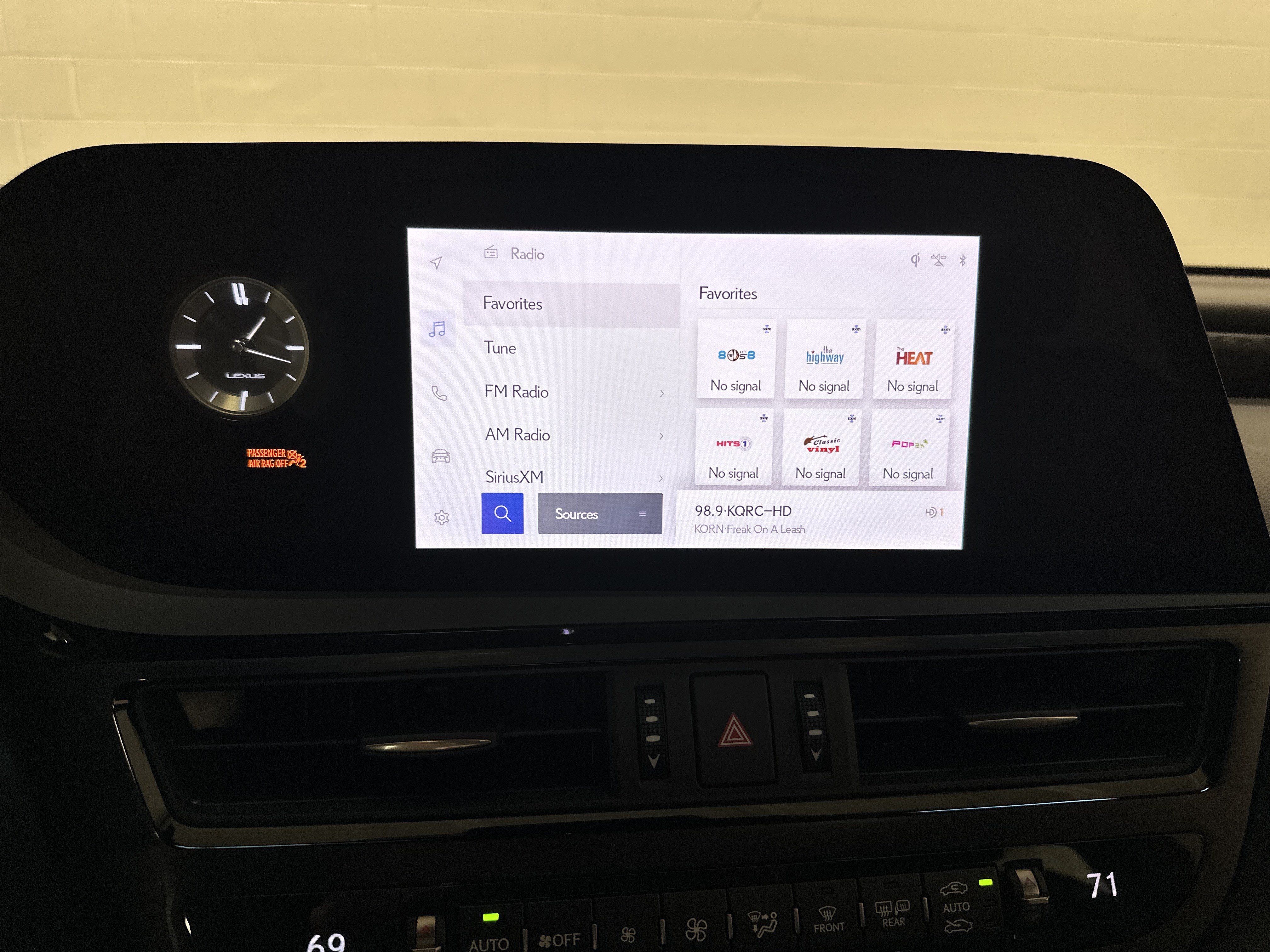 Certified 2023 Lexus ES 350 w/ Premium Package FWD image 2