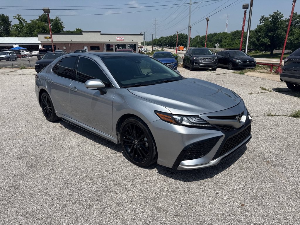 Used 2024 Toyota Camry XSE FWD image 3
