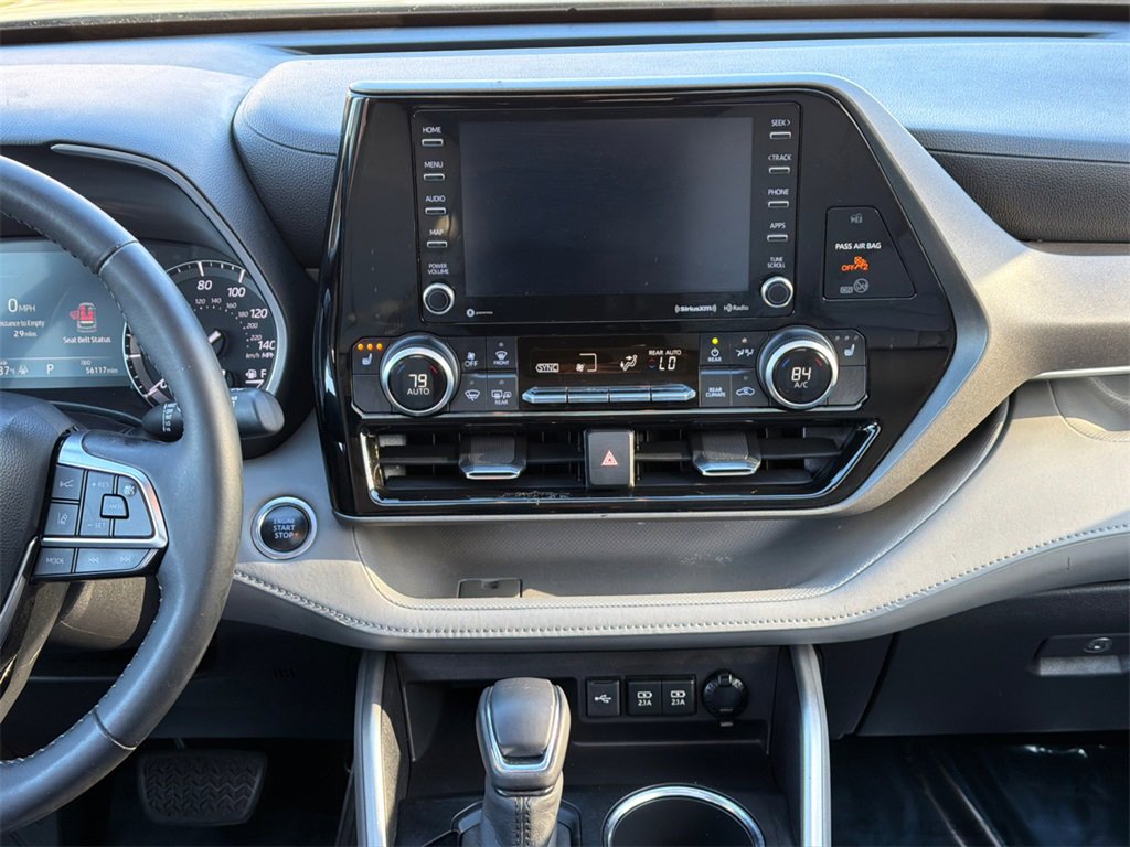 Used 2020 Toyota Highlander XLE image 21