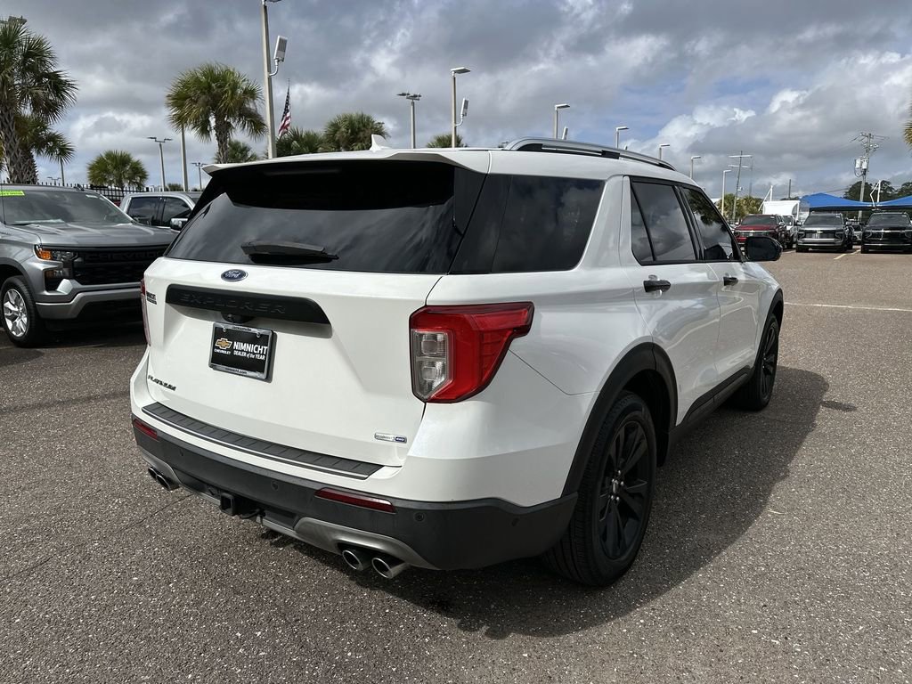 Used 2020 Ford Explorer Platinum w/ Premium Technology Package AWD/4WD image 16