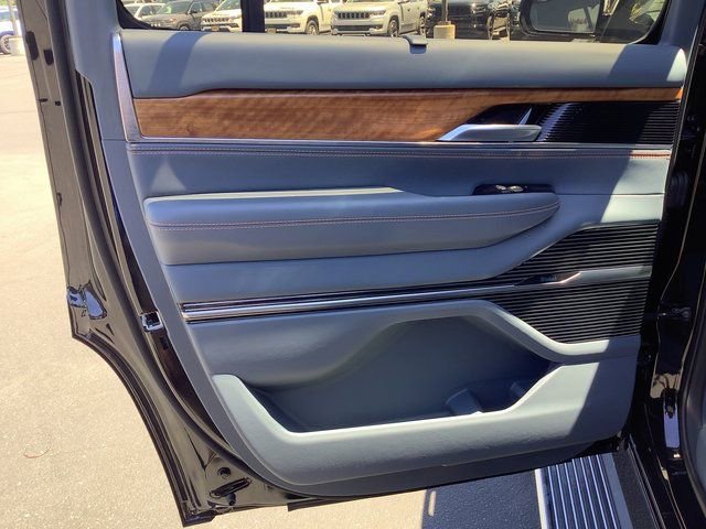 Used 2024 Jeep Grand Wagoneer Series III w/ Flexible Seating Group AWD/4WD image 27