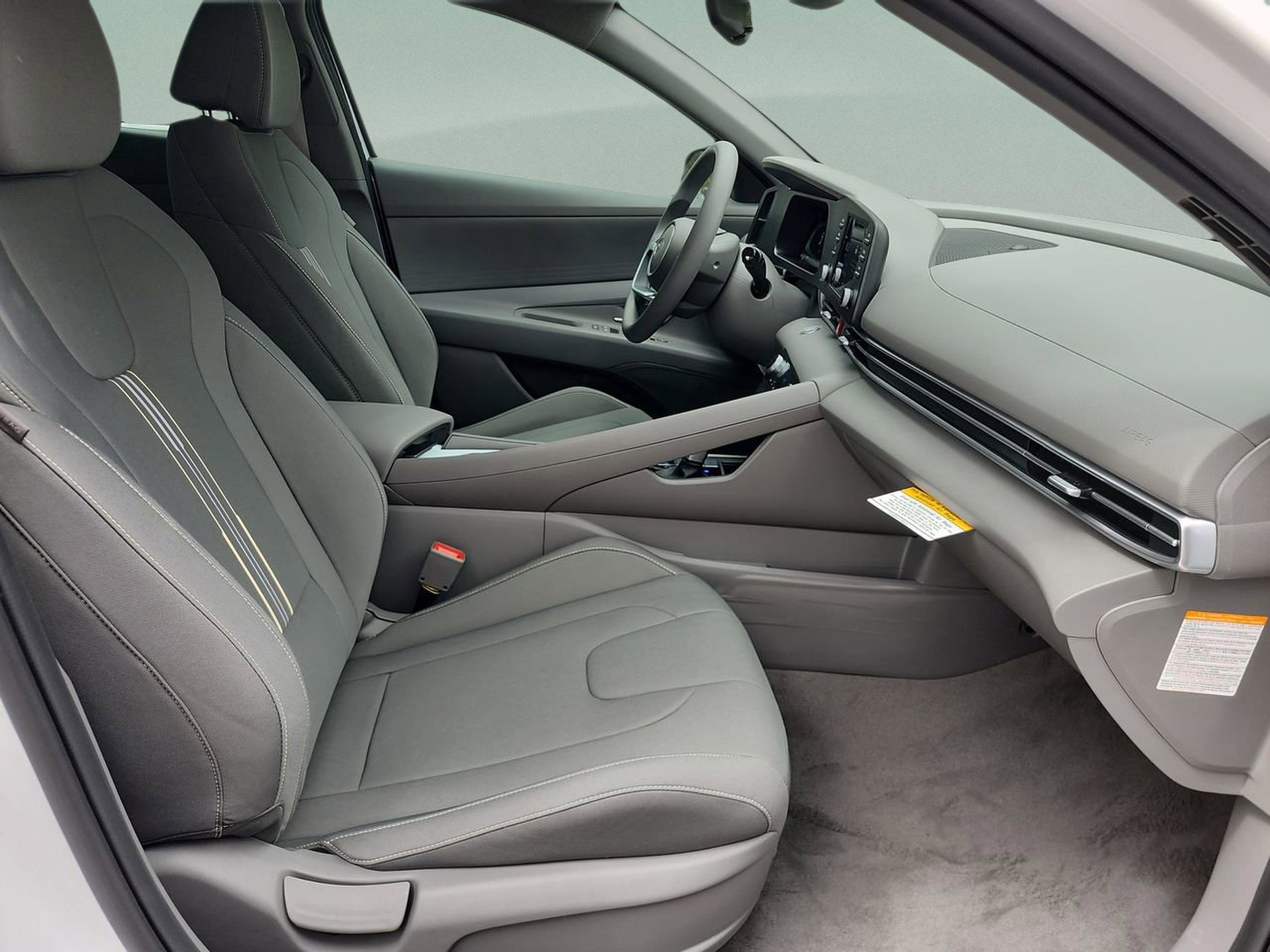 New 2026 Hyundai Elantra Hybrid FWD image 18