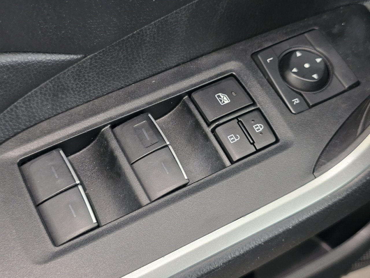 Used 2024 Toyota RAV4 XLE AWD/4WD image 23