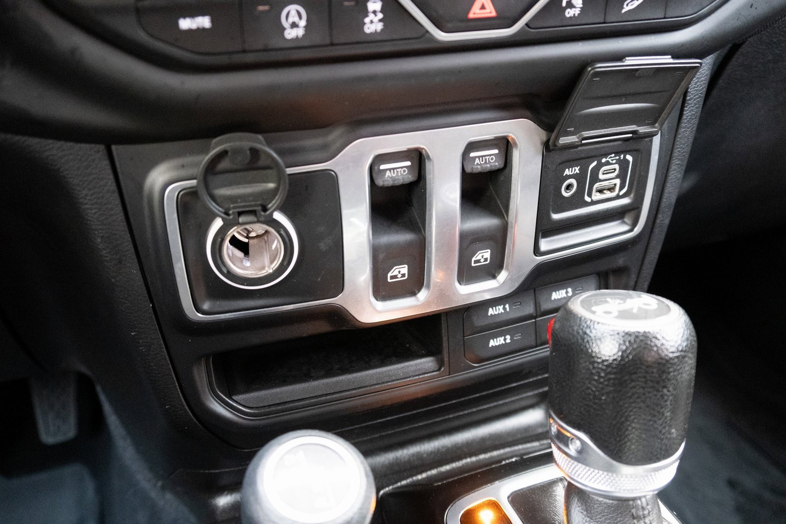 Used 2018 Jeep Wrangler Sport image 5