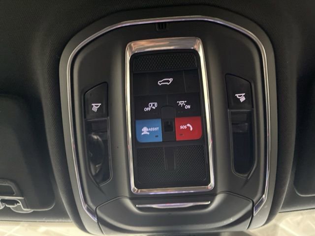 Used 2025 Jeep Grand Cherokee Altitude AWD/4WD image 48