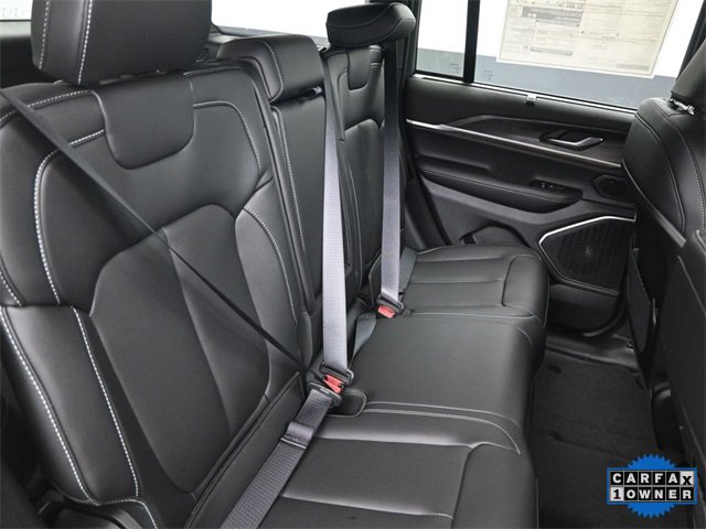 Used 2025 Jeep Grand Cherokee Limited w/ Luxury Tech Group II image 16