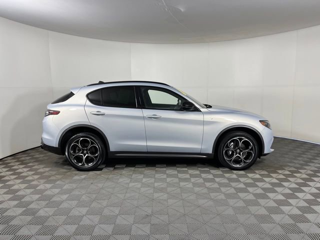 Used 2024 Alfa Romeo Stelvio Ti image 8