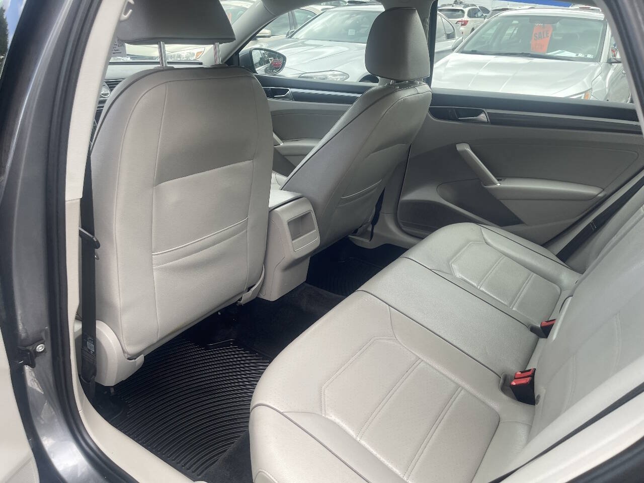 Used 2017 Volkswagen Passat 1.8T R-Line FWD image 19