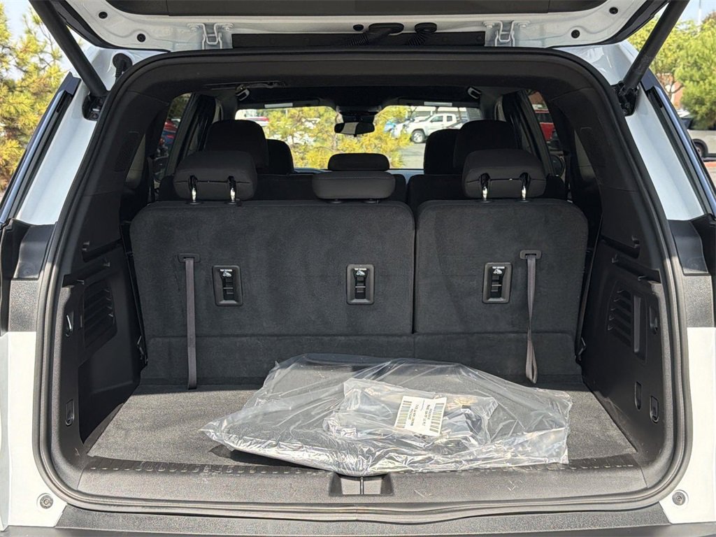 Used 2025 GMC Acadia Elevation image 28