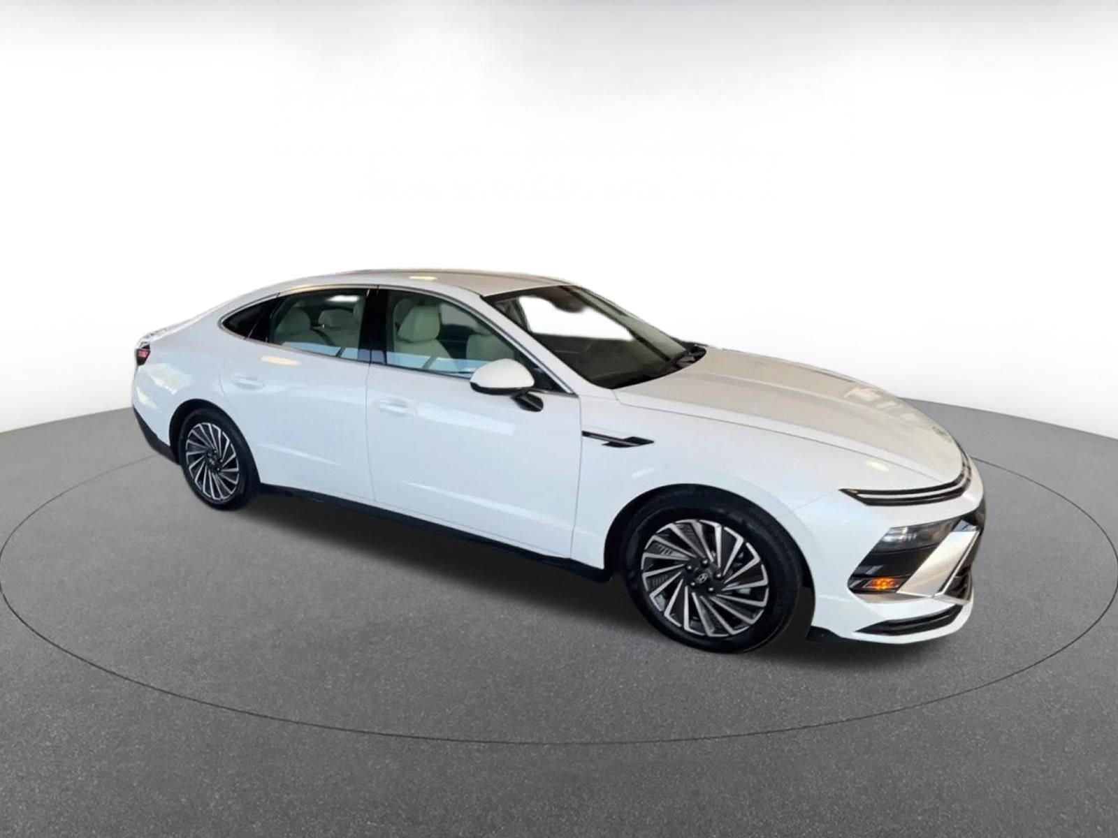 Used 2025 Hyundai Sonata SEL image 2