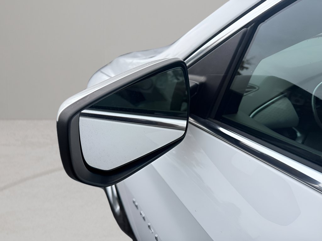 Used 2024 Chevrolet Malibu LT FWD image 24
