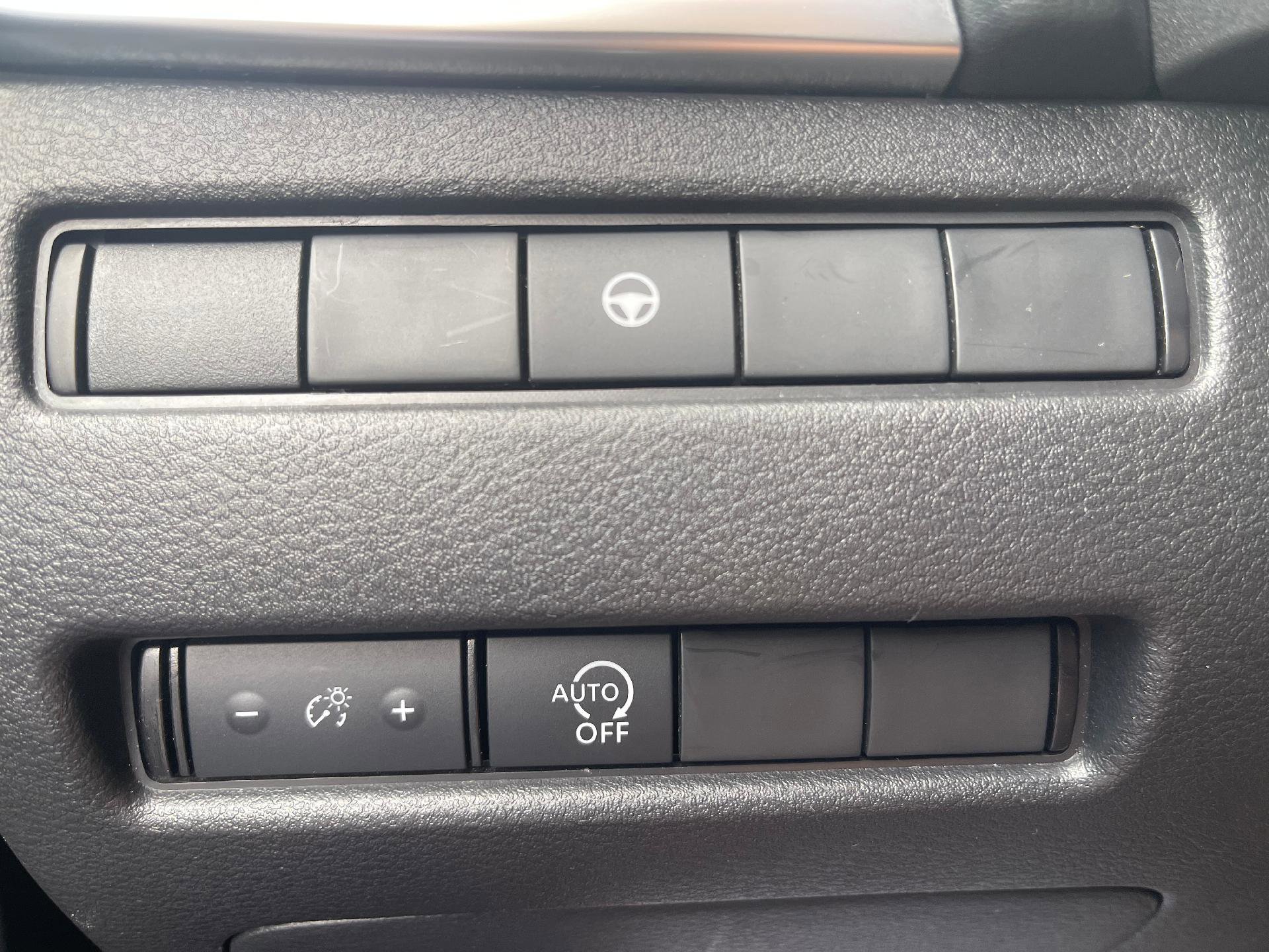 Used 2023 Nissan Rogue SV image 16