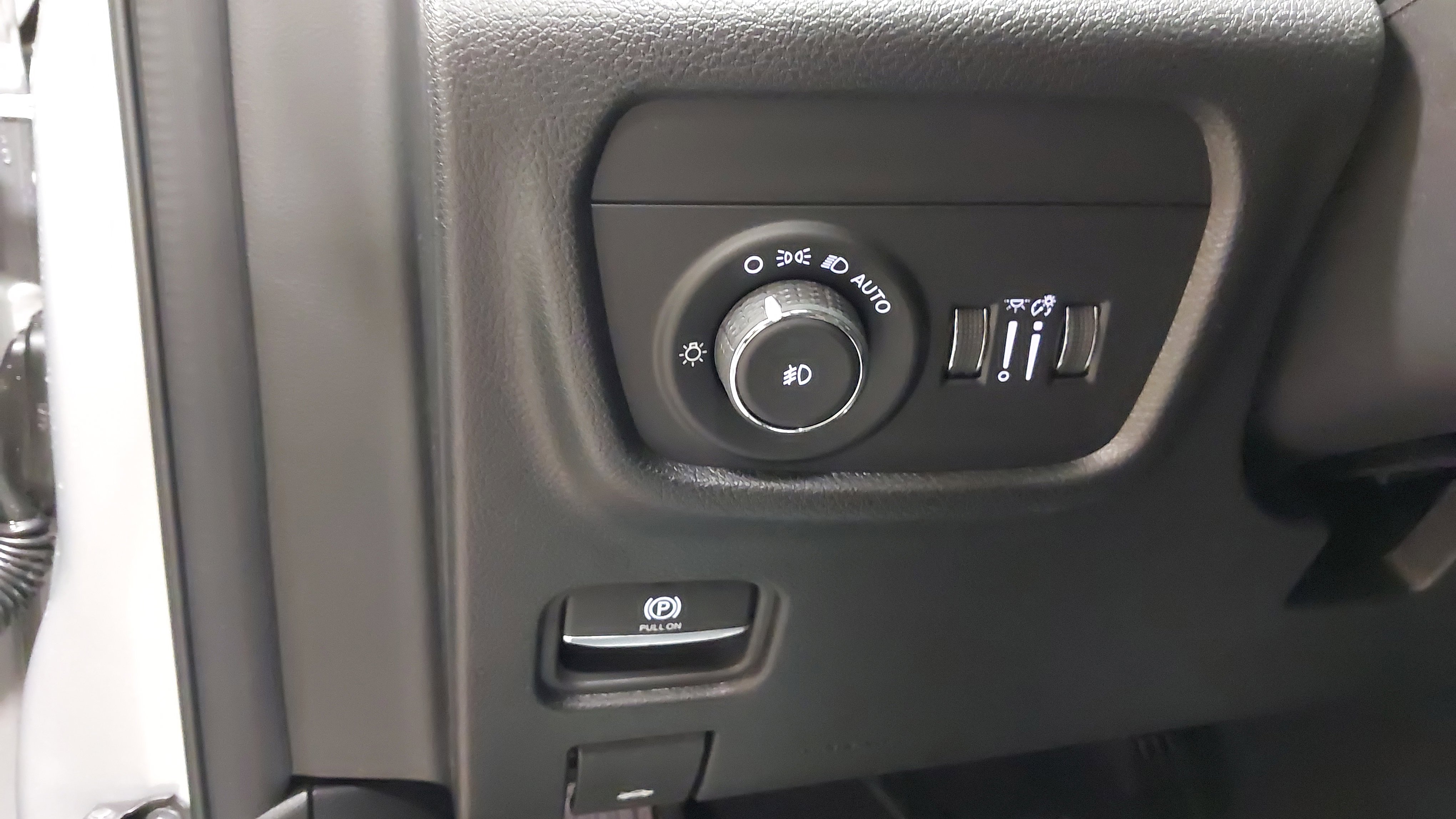 New 2025 Jeep Grand Cherokee L Limited w/ Trailer Tow Package image 23