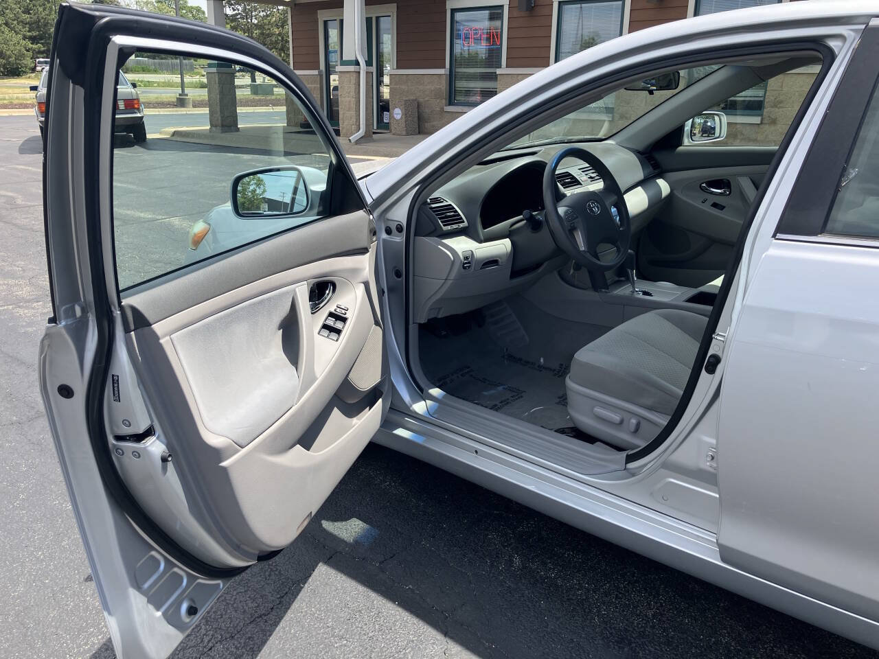 Used 2008 Toyota Camry LE FWD image 9