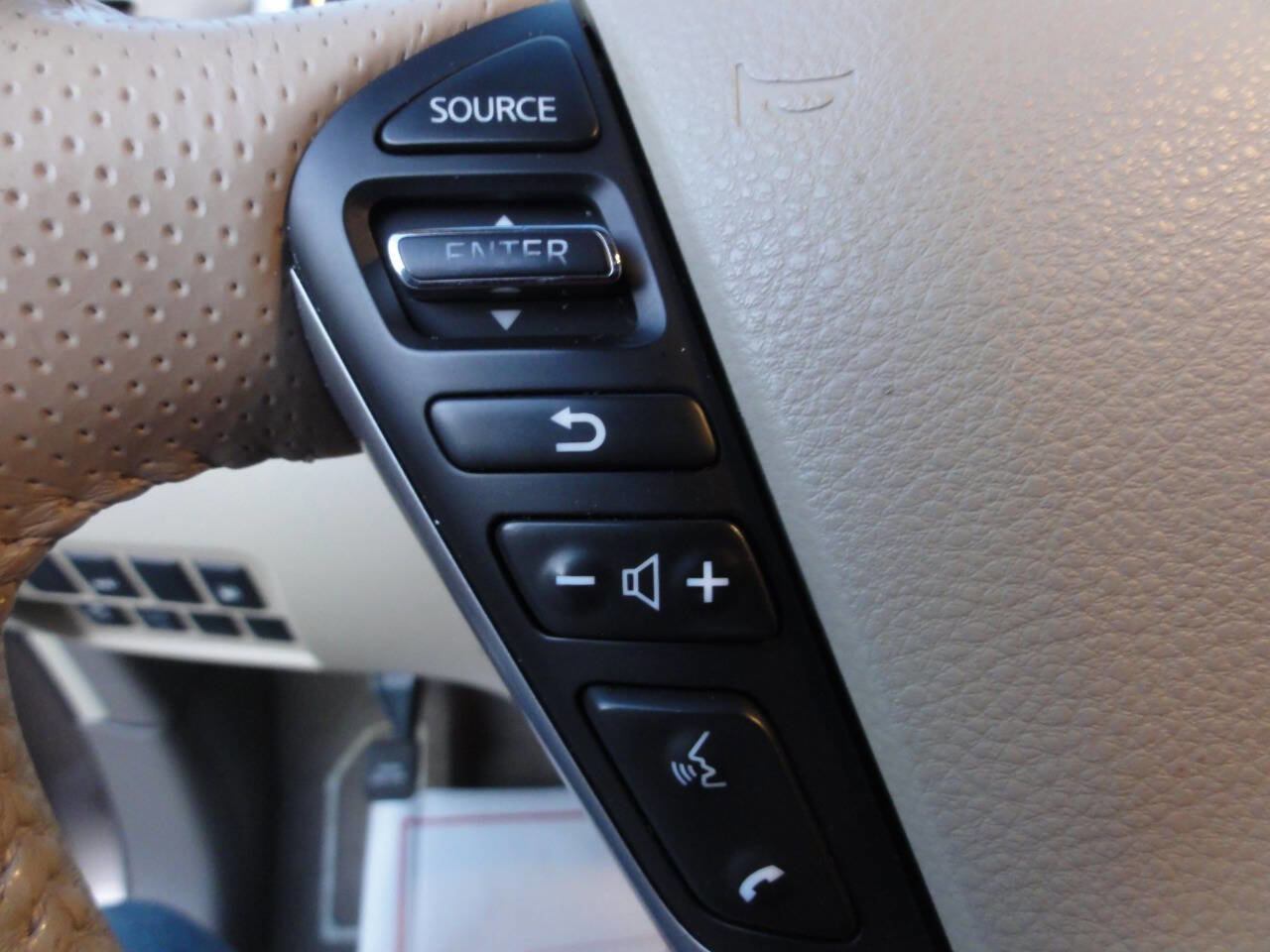 Used 2014 Nissan Murano SV w/ Value Package image 18