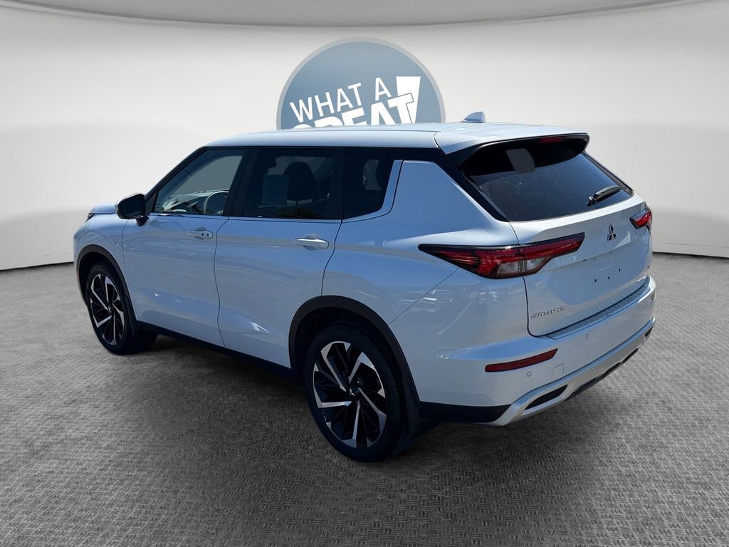 Used 2023 Mitsubishi Outlander SE AWD/4WD image 6
