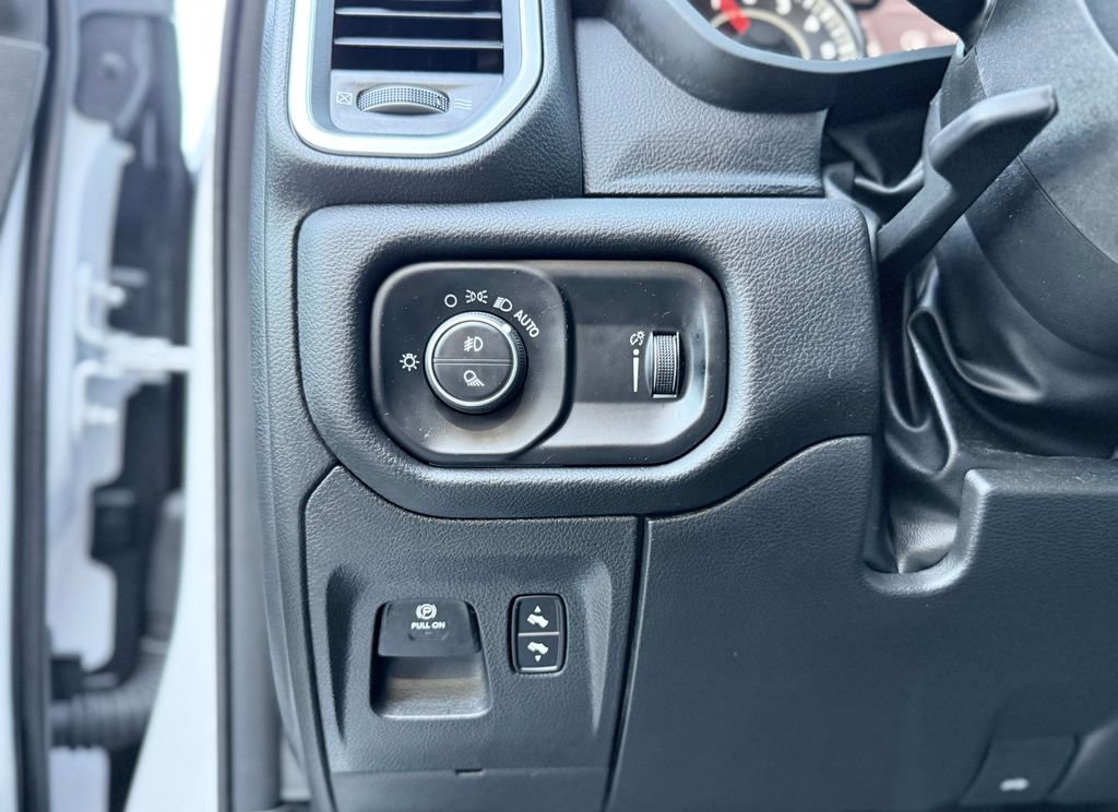 Used 2024 RAM 1500 Big Horn AWD/4WD image 22