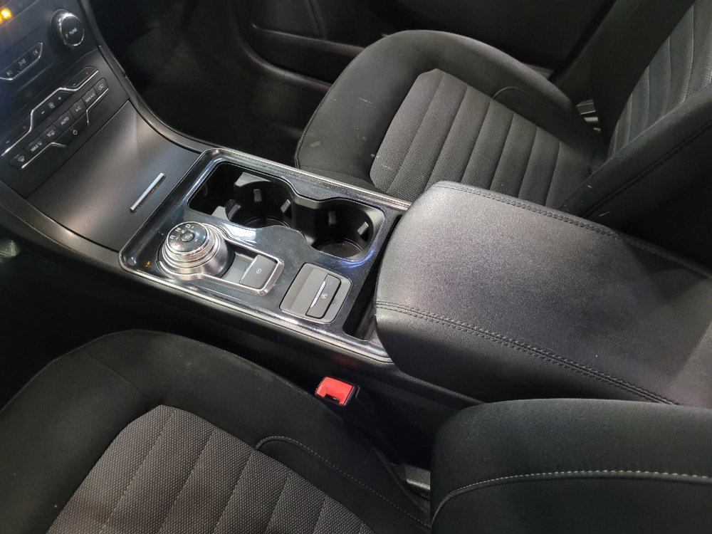 Used 2020 Ford Edge SE FWD image 26