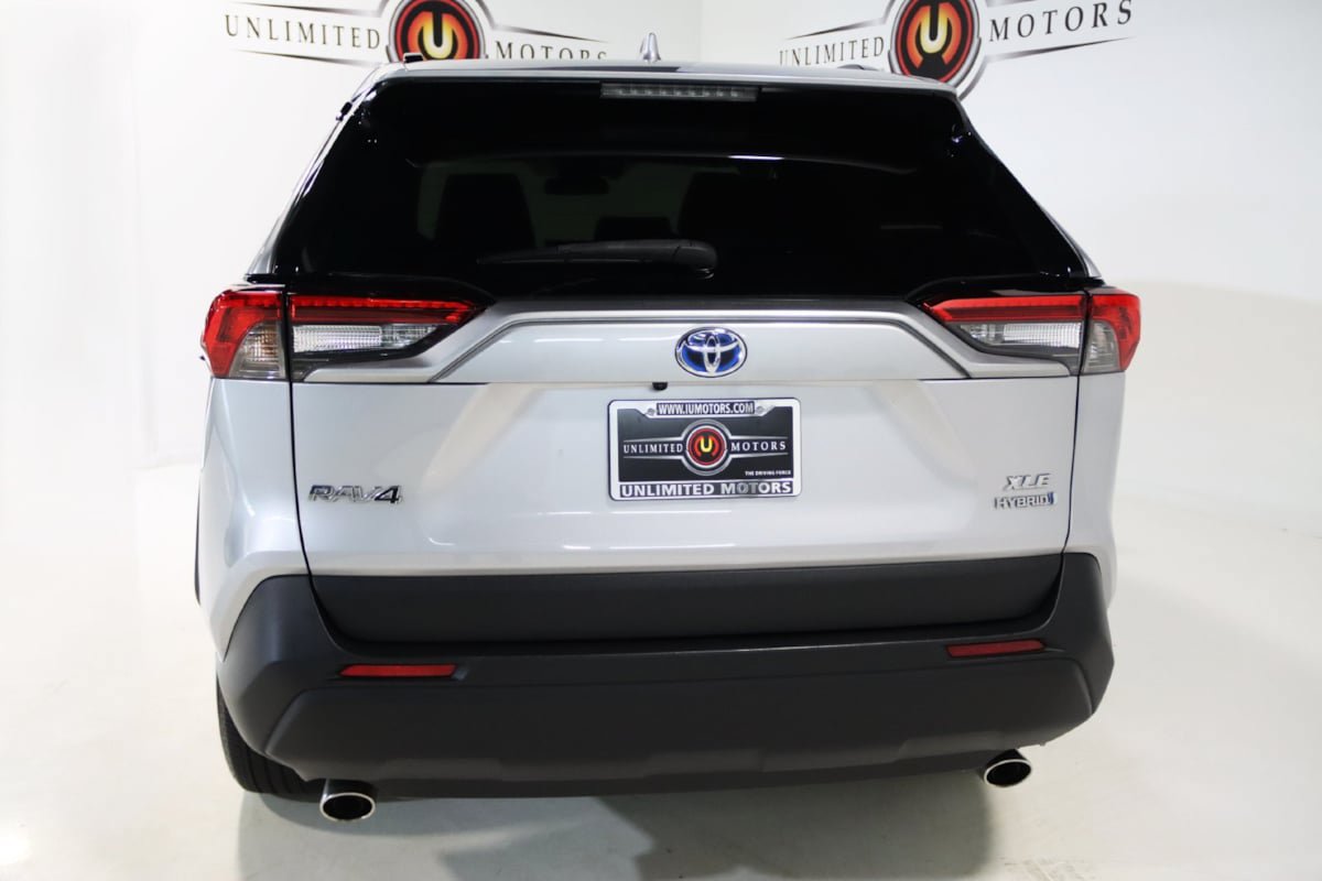 Used 2022 Toyota RAV4 XLE Premium AWD/4WD image 24