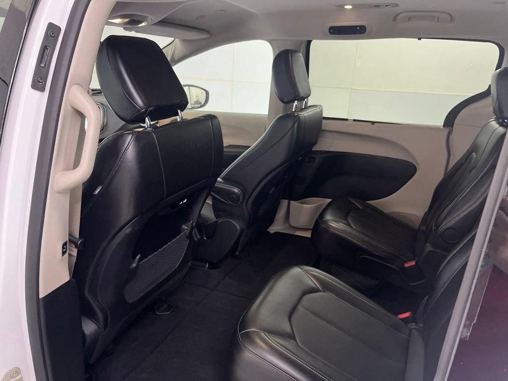 Used 2024 Chrysler Pacifica Touring-L FWD image 26