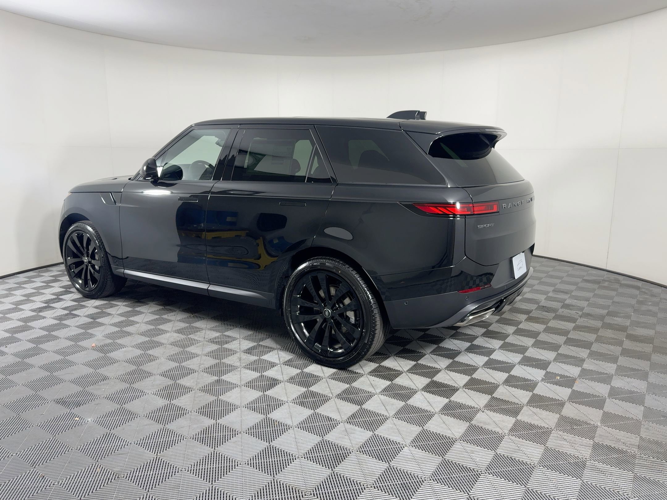 New 2025 Land Rover Range Rover Sport SE image 3