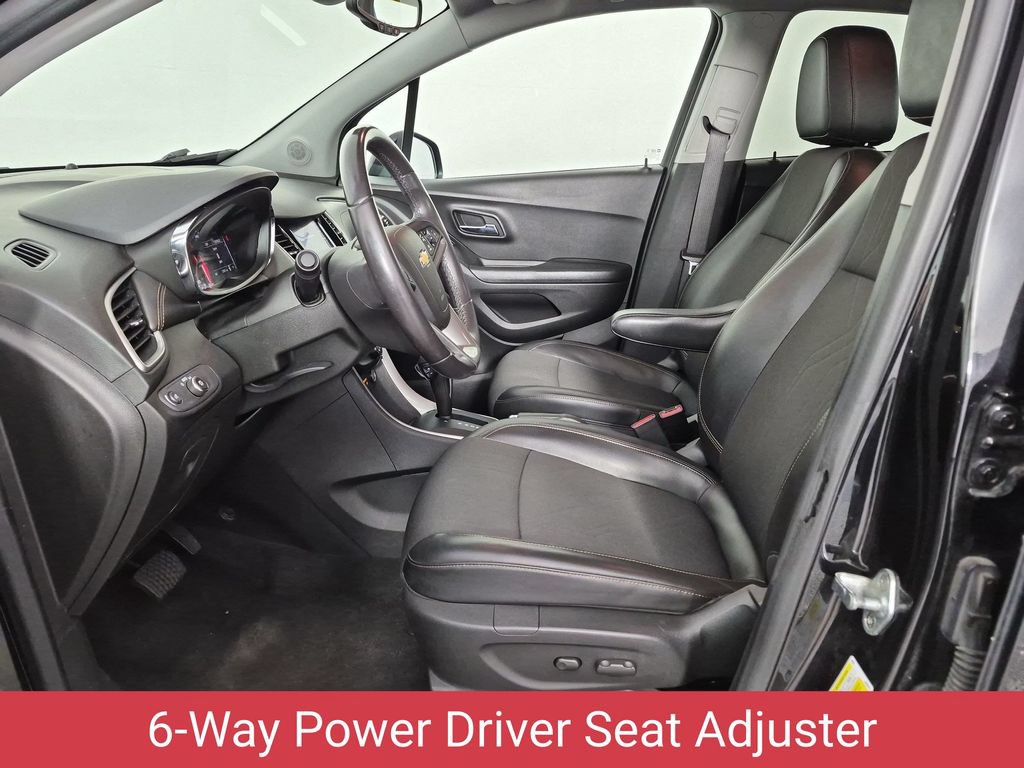 Certified 2022 Chevrolet Trax LT w/ Midnight Edition AWD/4WD image 16