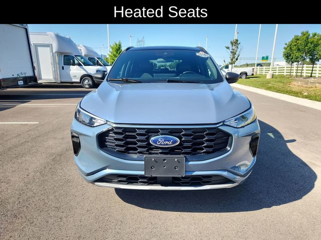 Used 2023 Ford Escape ST-Line w/ Tech Pack #1 AWD/4WD image 2