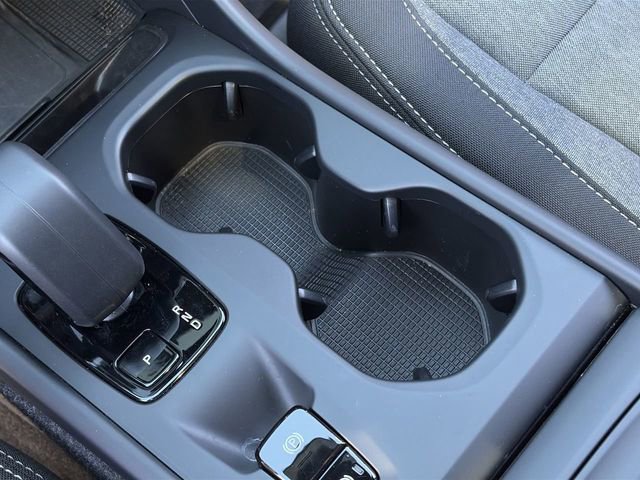 Used 2025 Volvo XC40 B5 Core image 33