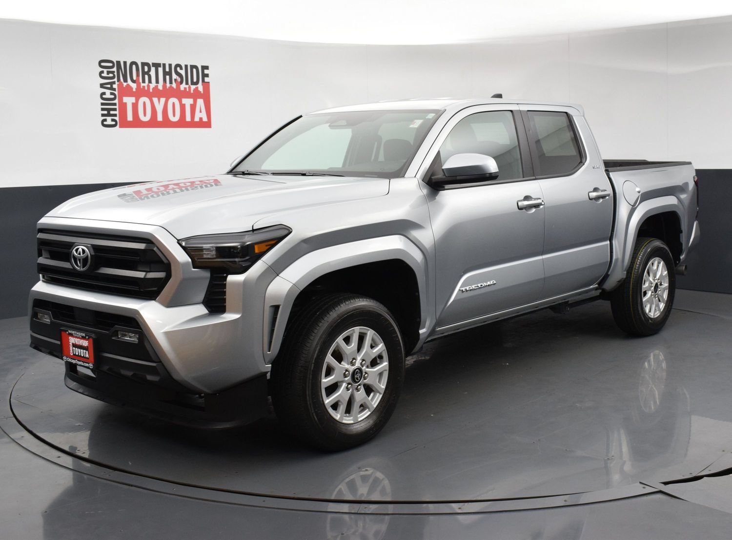 Used 2025 Toyota Tacoma SR5 AWD/4WD image 8